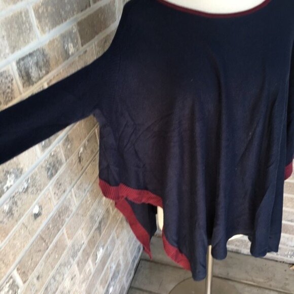 ROMEO & JULIET COUTURE Sweater Flowy Long Sleeve Handkerchief Hem Knit S/M - Picture 3 of 5